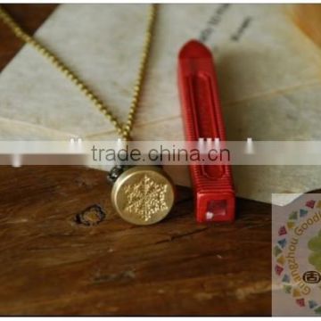 Envelop handy embossing wax chain necklace