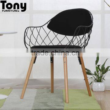 Classic Furniture Wood Base Armrest Leisure Chair photo-3