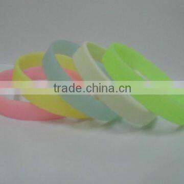 Wholesale Eco-Friendly Elastic Silicone Wristband, Cheap Custom Silicone Bracelet Glow in Dark photo-2