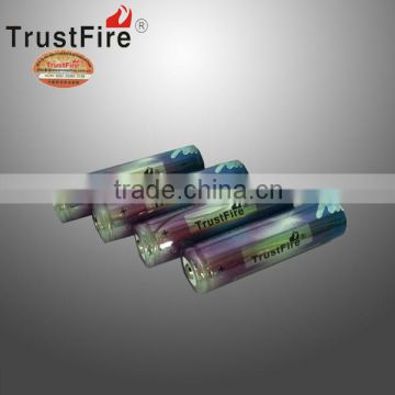 TrustFire Hot Sale 2013 3.7 volt traction battery 2000mah with pcb 18650 rechargeable traction battery