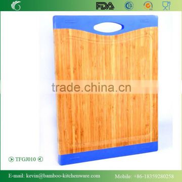 TFGJ010/OEM non-slip silicone cutting board with handdle, high quality food grade bamboo kitchenware essential