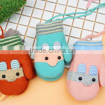 TC13020 Cheap cut fashion winter warm kid mitten gloves new style knitting pattern string kids mitten wholesale