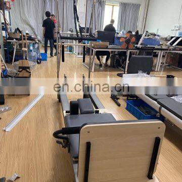 Тренировка мышц с высококачественным складным пилатес-реформером из алюминия. Алюминиевый пилатес-реформер с башней photo-5