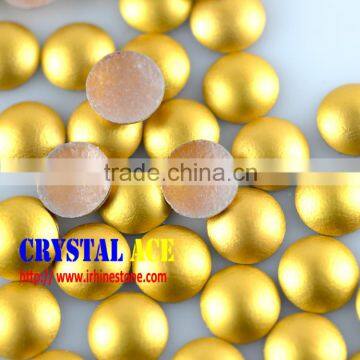 China Wholesale 10mm Frosted Gold Color Fashion Hot Fix Rhinestone Half Pearl Studs China Wholesale