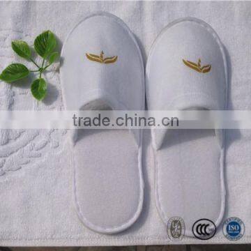 Wholesale soft hotel plush material slipper closed toe with EVA sole