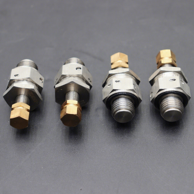 High Pressure Inflation Valve Fitting YNF16824 80759069 | Hydraulic Hose Connector for Excavator Construction Machinery Carbon