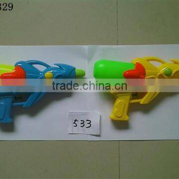 A bottle water gun Summer swimming water pistol Put stall in the summer hot source