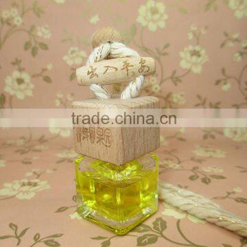 Shenzhen Lihome Supply 7ml Hanging Car Air Freshener Glass Bottle With Floral Design