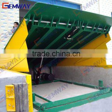 Hydraulic dock leveler for warehouse