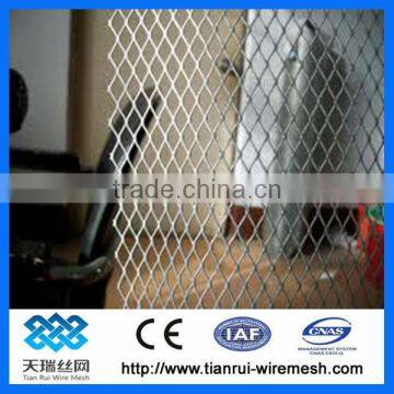 Galvanized expanded wire mesh roll (ISO)