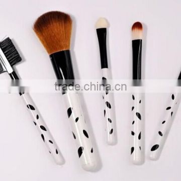 white eye shadow and liner double sided makeup brush