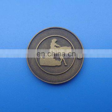 Round shape antique gold embossed prince riding on horse design brass tags for bracelet