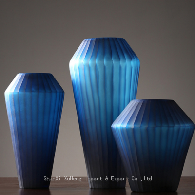 Factory Wholesale Hand Blown Blue Colored Glass Shaped Table Decoration Glass Flower Vase