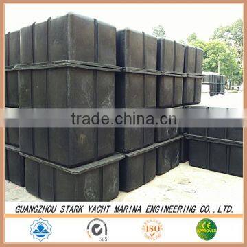 Rotomolding floating polyethylene pontoon