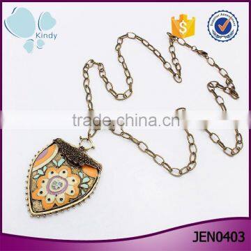 Trending 2016 vintage design flower picture antique gold shield necklace