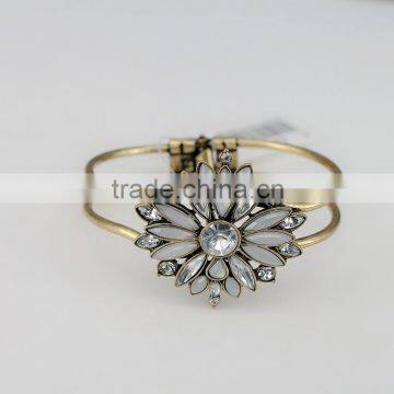 2015 Latest Metal Flower Crystal Stone Open Bangle