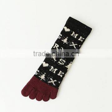 Bulk Wholesale Hot Sale Winter Fashion Thick Wool Yoga Injinji Custom Design Christmas Woman Cashmere Warm Toe Sock