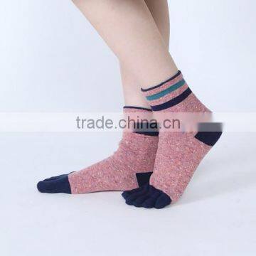 Hot Selling Japanese Design OEM School Lovely Girls Winter Comfortable Cotton Plain Black Injinji Yoga Fluffy Socks photo-2