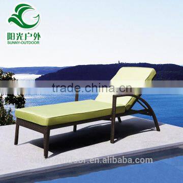 China-Made Modern Outdoor Furniture Rattan Sun Lounges with cushion