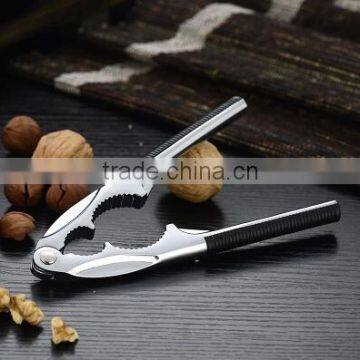 Quick walnut nut cracker