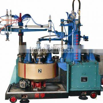 Automatic glass bottle forming machine