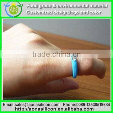 2014 New environmental silicone finger ring with diamond for marriage