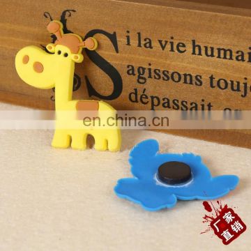 High quality OEM giraffe animal design silicone refrigerator magnet for memo attach