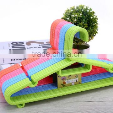 XuFeng colorful plastic hangers for weting clothes factory pull down plastic hanger