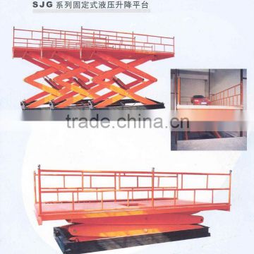 hydraulic cargo lift