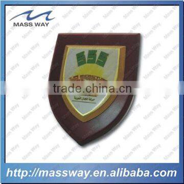 custom high quality souvenir metal lapel pin badge with wood background