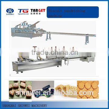 Biscuit sandwiching machine