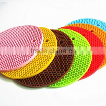 FDA food grade high temperate heat resistant round 18cm cooking wholesale silicone trivet for hot pot pan