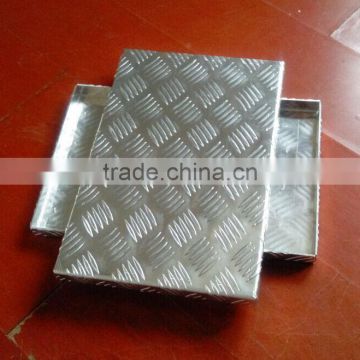 Aluminum checkered plate processing tray