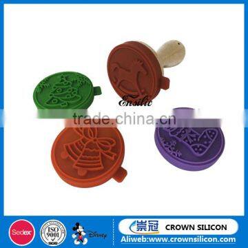 FDA High Quality Christmas Moose Shaped Wood Handle Custom Silicone Cookie Stamp photo-5