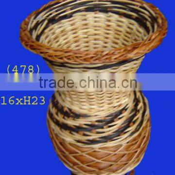 Core rattan vase