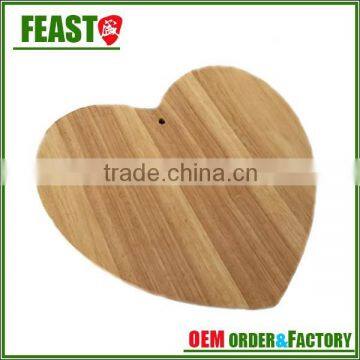 2015 New design heart shape bamboo acacia wood cutting board