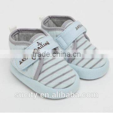 nice thick sole children canvas shoe with hook and loop