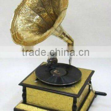 Manufacturer of decorative antique gramophone - 7575