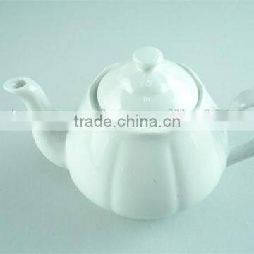 White Porcelain Teapot With Lid 750 ml Chaozhou Stock photo-2