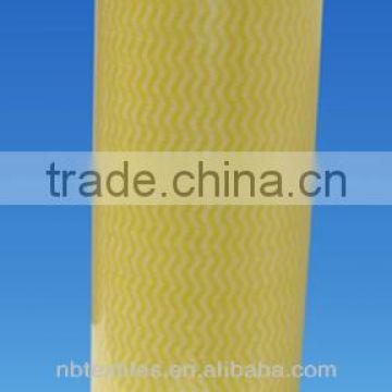 Tear-off nonwoven cleaning wipes roll