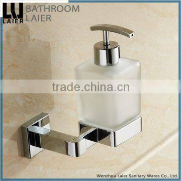 Understated Design Zinc Alloy Chrome Finishing Bathroom Accessories Wall Mounted Soap Dispenser