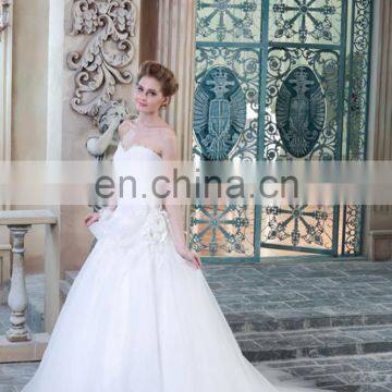 Modern Sleeveless Sweetheart Lace Applique Hand-made Flower Wedding Dress White photo-2