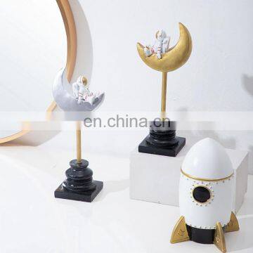 Wholesale cheap astronaut shape modern unique home craft ornamentation