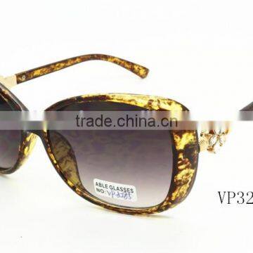 Wholesale Price Fashion Women Sunglasses With Flower Shaped Diamond photo-2
