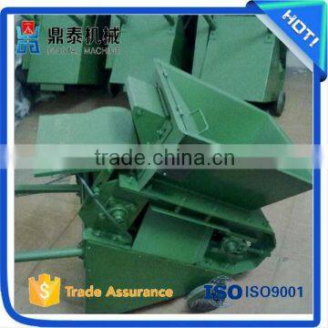 Portable sand throwing machine for casting industry