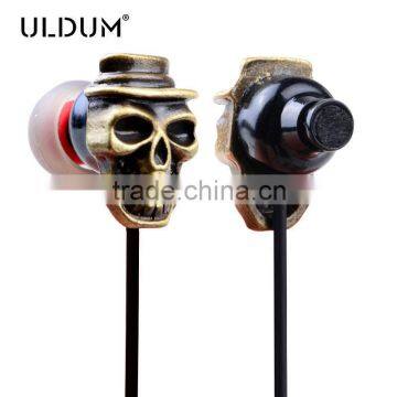 ULDUM brand Hallowmas halloween metal skull head candy in ear headphone with microphone skull earphone wholesale                        
                                                Quality Choice