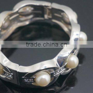 First-rate Artificial Pearl Chain Hinged Closure Silver Highly Polished Bangles photo-2