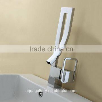 2016 Hot Sale Modern Brass Vessel Sink Faucet with Hot and Cold Water