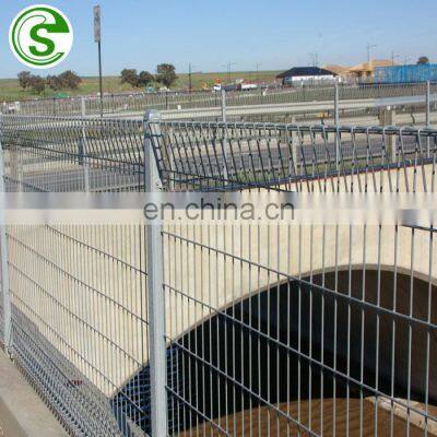 Safety wall top roll top fence design brc wire mesh malaysia/indonesia