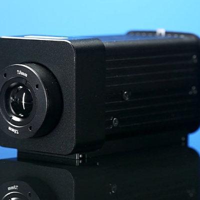 Compact Industrial Thermal Camera with 640×512 Resolution and -20°C to +550°C Measurement Range